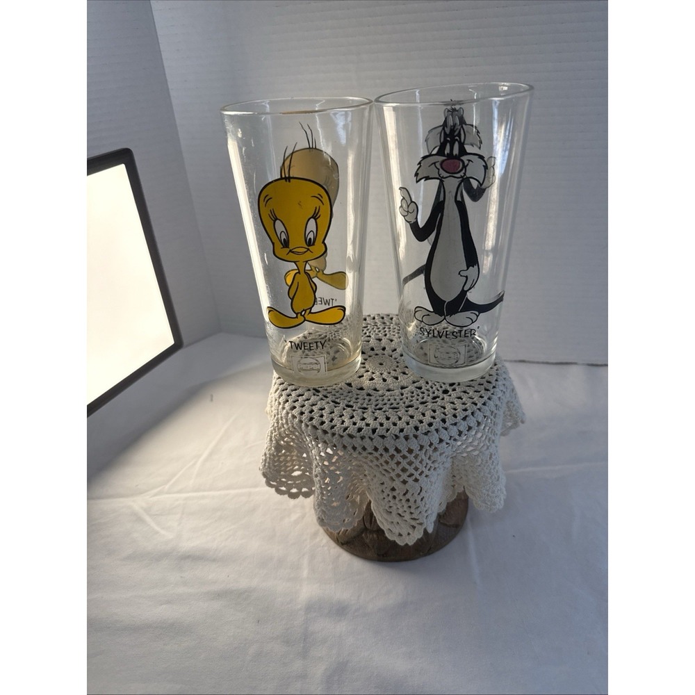 Vintage 1973 Sylvester and Tweety Pepsi Glass Collector Series  Looney Tunes